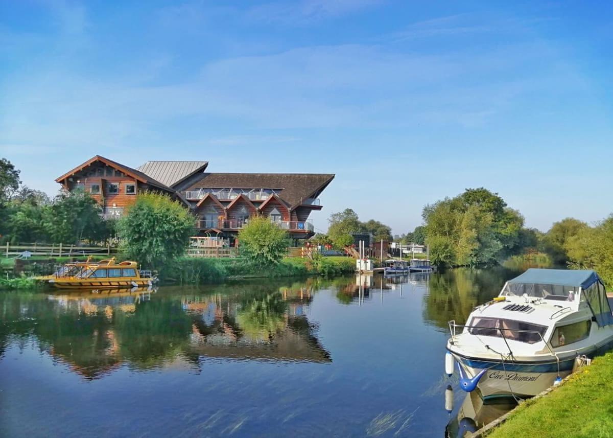 Riverside Park Stratford-upon-Avon Extérieur photo